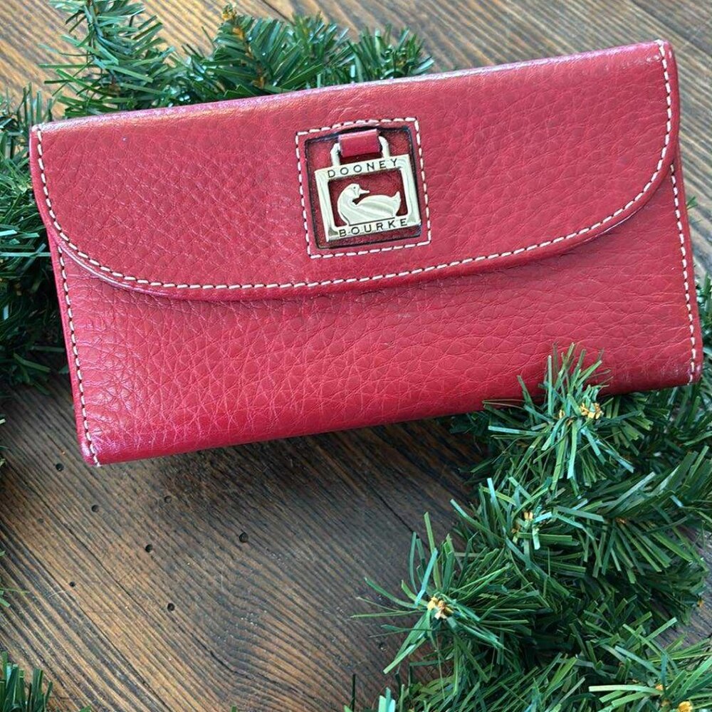 USED DOONEY & BOURKE RED PEBBLE LEATHER CLUTCH WALLET